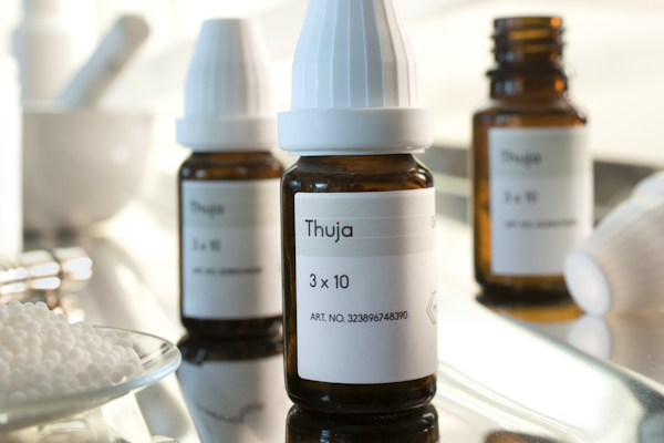 Apothekerfläschchen mit Beschriftungen