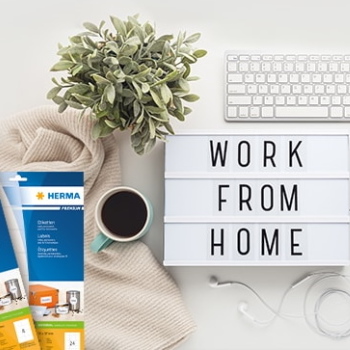 10 Blatt Home Office Kachel" 

The text is already in German and does not require translation. However, if you want a more fluent version, you could say:

"10 Blätter für das Home Office" 

This maintains the original meaning while sounding more natural.