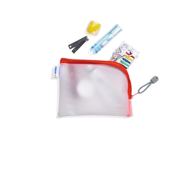 HERMA Universaltasche mit rotem Reißverschluss, gefüllt mit verschiedenen Utensilien zum Nähen und Basteln." 

(Note: The text is already in German and does not require translation. It is clear and fluent as it stands.)