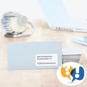 Briefumschlag mit Adressetiketten
