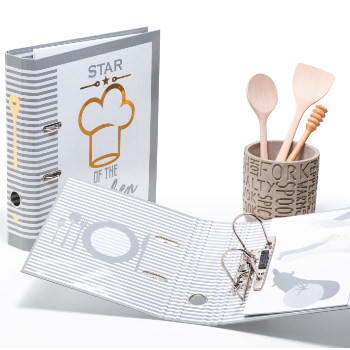 Motivordner mit Küchendesign für Rezepte" 

This text is already in German and does not require translation. It translates to "Themed binder with kitchen design for recipes" in English. If you need any adjustments or a different phrasing, please let me know!