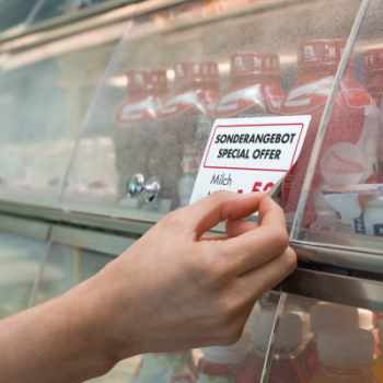 Abziehbares Etikett auf der Glasscheibe