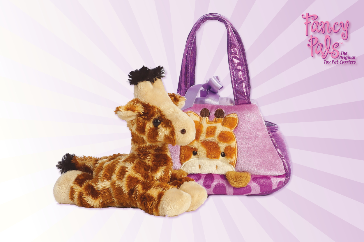 Lila Strahlenhintergrund mit einer Plüschgiraffe und passender Tasche für Kinder.