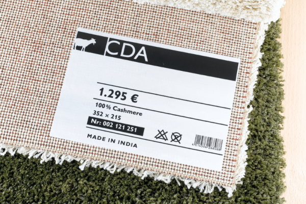 Teppich mit bedrucktem Textiletikett ausgezeichnet
