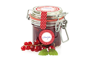 Rotes Einmachetikett auf dem Marmeladenglas