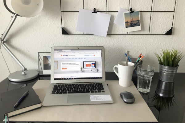 Abbildung: Home Office Ausstattung am Arbeitsplatz