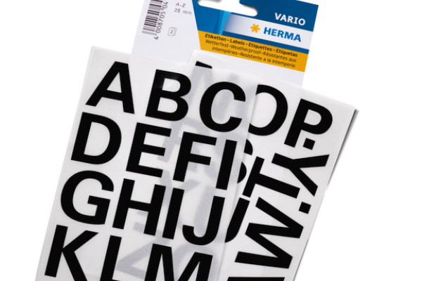 Selbstklebende Buchstaben"
The text is already in German and does not require translation. It means "self-adhesive letters." If you need any adjustments or further context, please let me know!