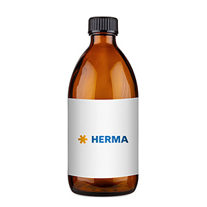 Braune Glasflasche mit einem weißen Etikett, auf dem "HERMA" in blauer Schrift steht.
