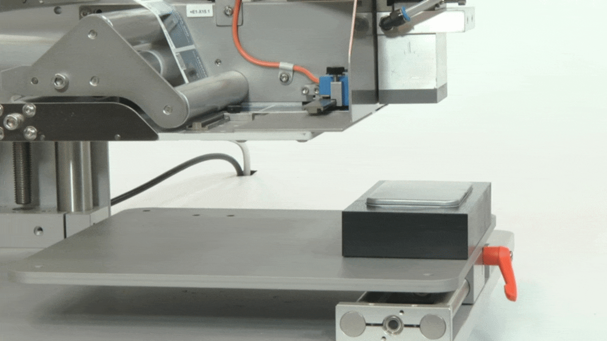 HERMA 500 Etikettenübergabe mit Abholzylinder