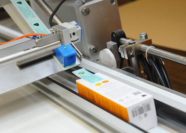Kosmetik Etikettierung mit HERMA Etikettiermaschinen: Anwendungsfall Kosmetikverpackungen