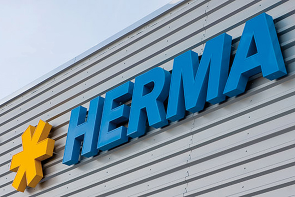 HERMA Logo am Gebäude, Querformat
