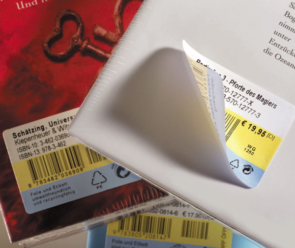 Ablösbares Buchetikett auf einem Buchrücken, eine Ecke abgelöst