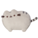 Kuscheltier in Form einer Katze, mit einem runden Körper, großen Augen und einem lächelnden Gesicht, in sanften Farben.