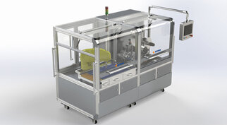 Automatisierte Maschine mit transparenten Wänden, Steuerungseinheit und Arbeitsfläche, geeignet für industrielle Anwendungen.