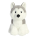 Plüschwolf mit grauem und weißem Fell, großen Augen und einem freundlichen Gesichtsausdruck, sitzt aufrecht.