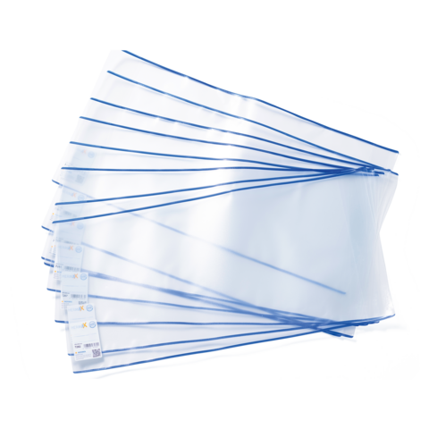 Mehrere transparente Dokumententaschen mit blauen Rändern, übereinander gestapelt.