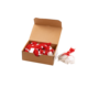 Eine offene Kartonbox mit roten und weißen Fäden, die ordentlich angeordnet sind, sowie einige leere Etiketten.
