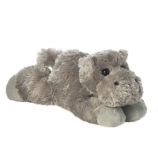 Graues, plüschiges Stofftier in Form eines Hundes, mit großen Augen und einem weichen Körper, der auf dem Boden liegt.