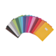 Bunte Ordner in verschiedenen Farben, angeordnet in einem Halbkreis, einschließlich Gelb, Pink, Blau und Grün.