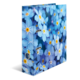 Ein Ordner mit einem blauen Blumenmuster, das kleine, hellblaue Blüten mit gelben Mittelpunkten zeigt.