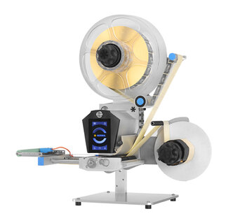 Etikettiermaschine mit Rollen für Etiketten, Steuerungseinheit und Abroller. Ideal für das präzise Etikettieren von Produkten.