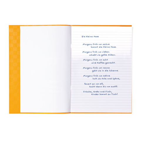 Ein offenes Buch mit einem Gedicht über die kleine Hexe, das auf einer linierte Seite geschrieben ist. Die Seiten sind orange.