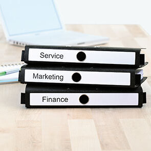 Bedruckte Hängeordneretiketten" 

(Note: The text is already in German and does not require translation. It refers to "printed hanging folder labels.")