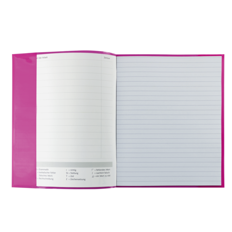 Ein offenes Notizbuch mit liniertem Papier und einer pinken Umschlagfarbe. Einige Tabellen und Felder sind auf der linken Seite sichtbar.