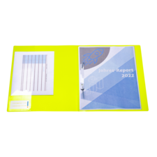 Ein gelber Ordner mit einem Jahresbericht 2022 und einer Tabelle auf der linken Seite. Der Bericht hat ein blaues Design mit einem grafischen Element.